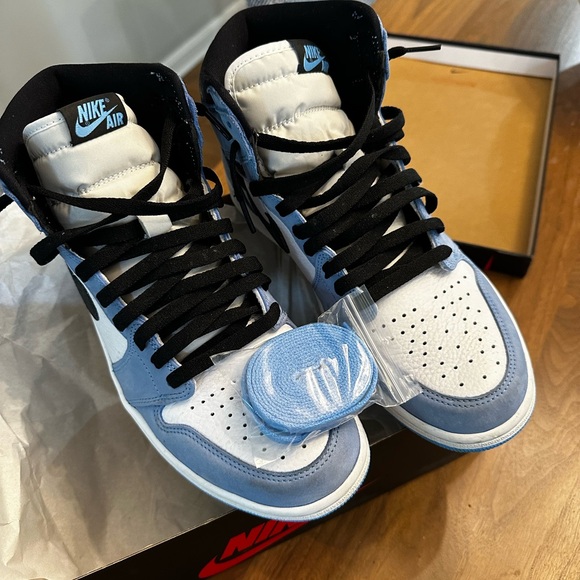 Air Jordan 1 Retro High OG University Blues Size 10.5 - Picture 6 of 6